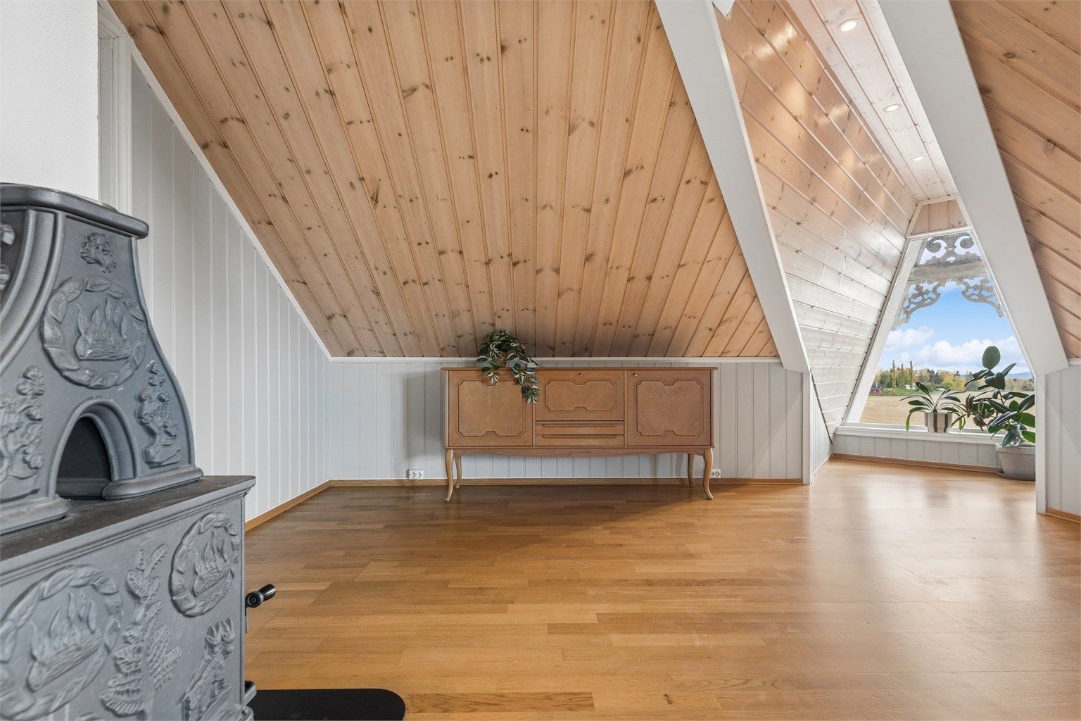 Karnapp sørger for fint utsyn og naturlig lys. 