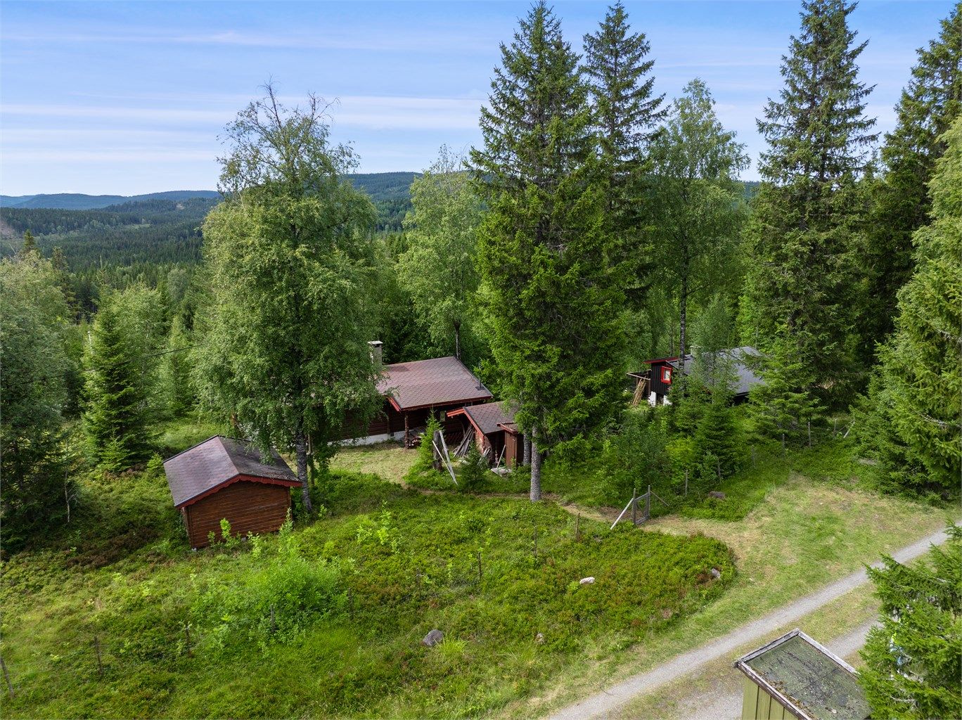 Parkering ved vei ovenfor hytta