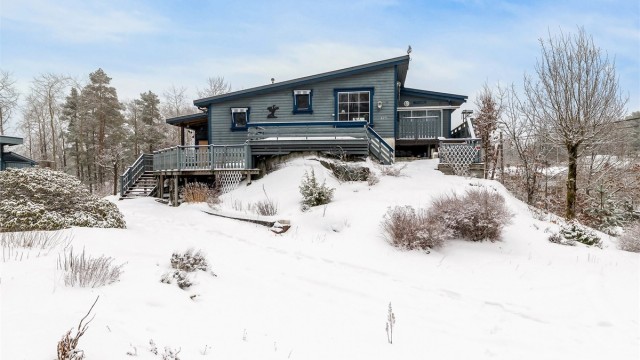 "Finn sommeren, mens det enda er vinter...