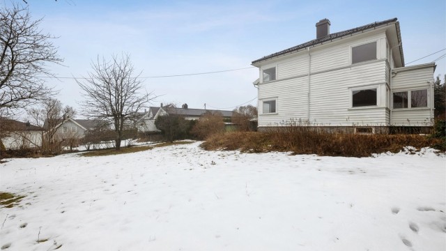 Eiendommen ligger attraktivt til med kort vei til turområder som Ekeberg og Brannfjell.