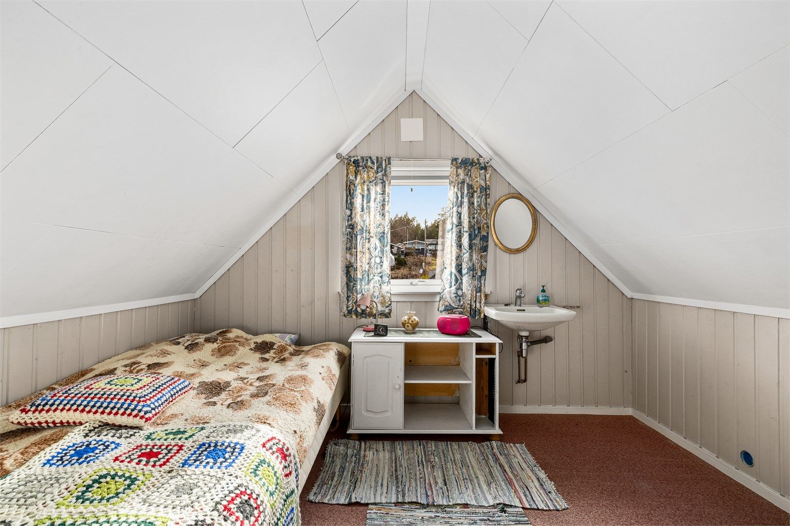 Dette soverommet har også servant.