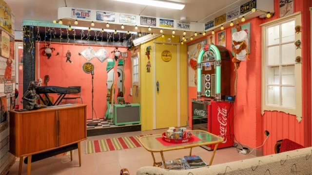 Garasjen er en opplevelse i seg selv, og har store bruksmuligheter også for kommende eiere.