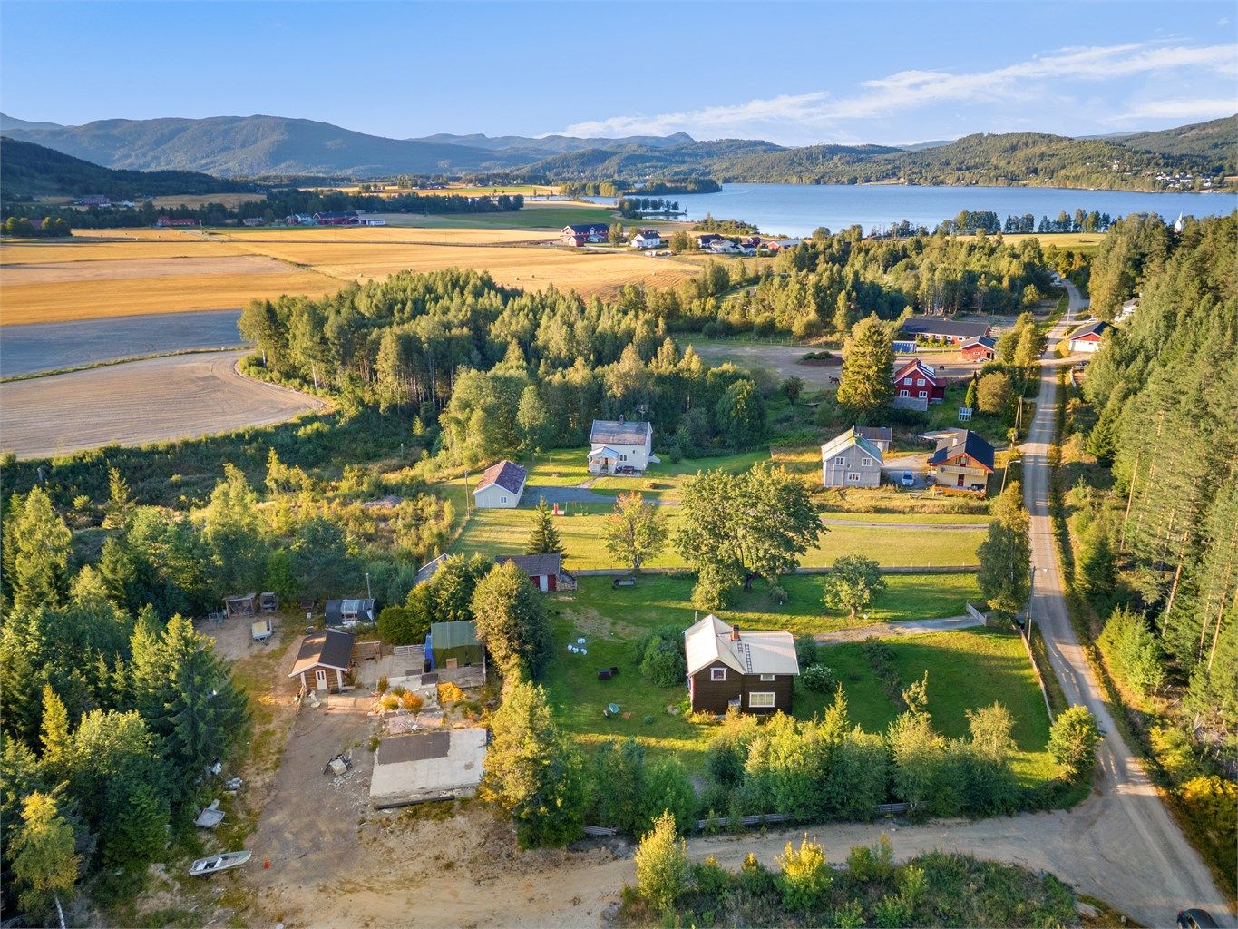Stille og rolig boligfelt som er omkranset av skogsarealer samt landbruksarealer. Foto: Ole Thorgeir Solheim Thoresen