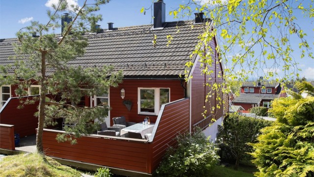 Velkommen til dette flotte rekkehuset med den fine beliggenheten og utsikten