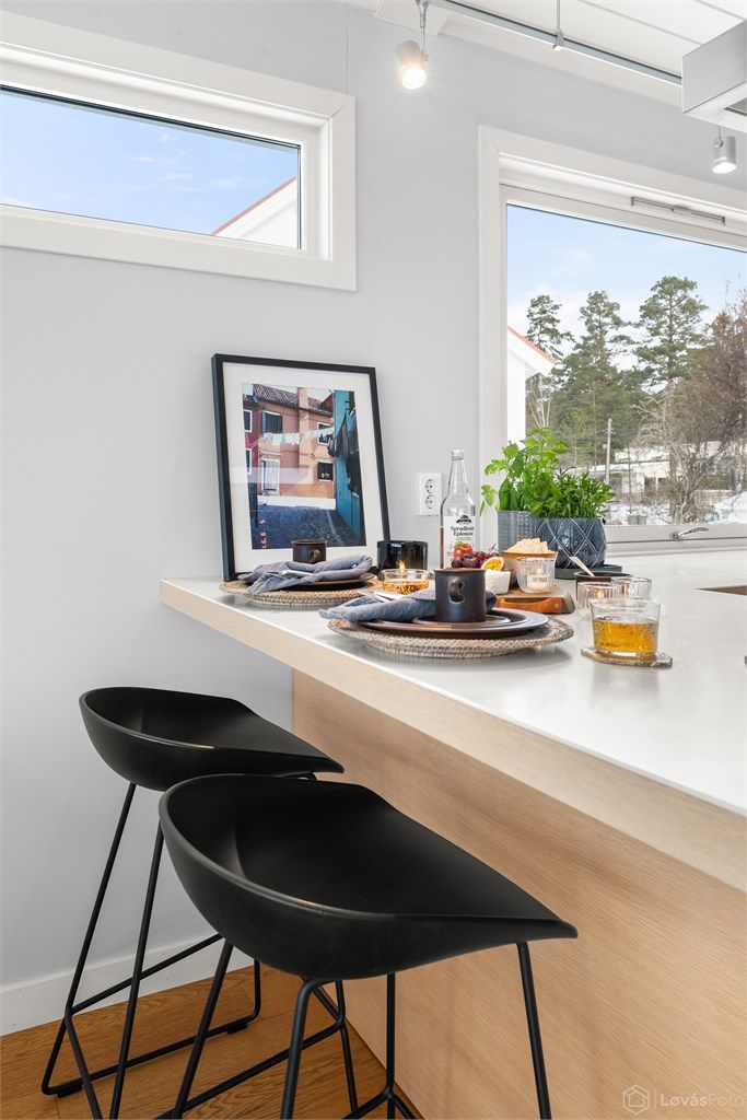 En hyggelig plass for en rask frokost eller som et sosialt samlingspunkt under matlagingen.