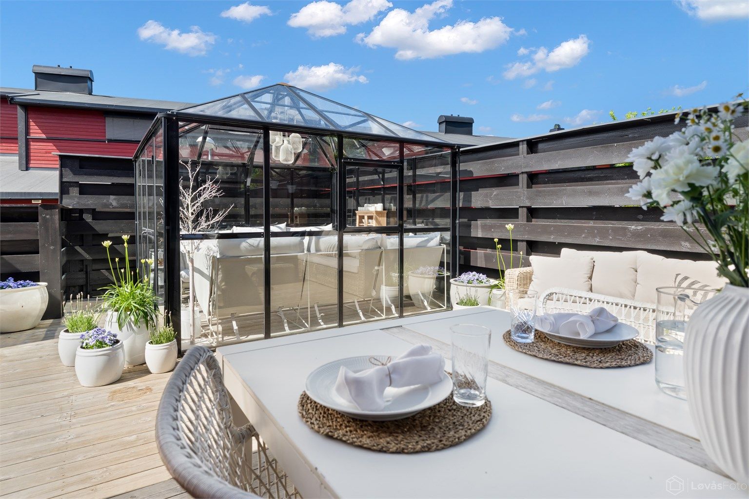 Vestvendt og solrik terrasse