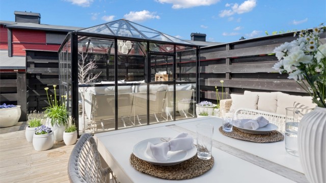Vestvendt og solrik terrasse