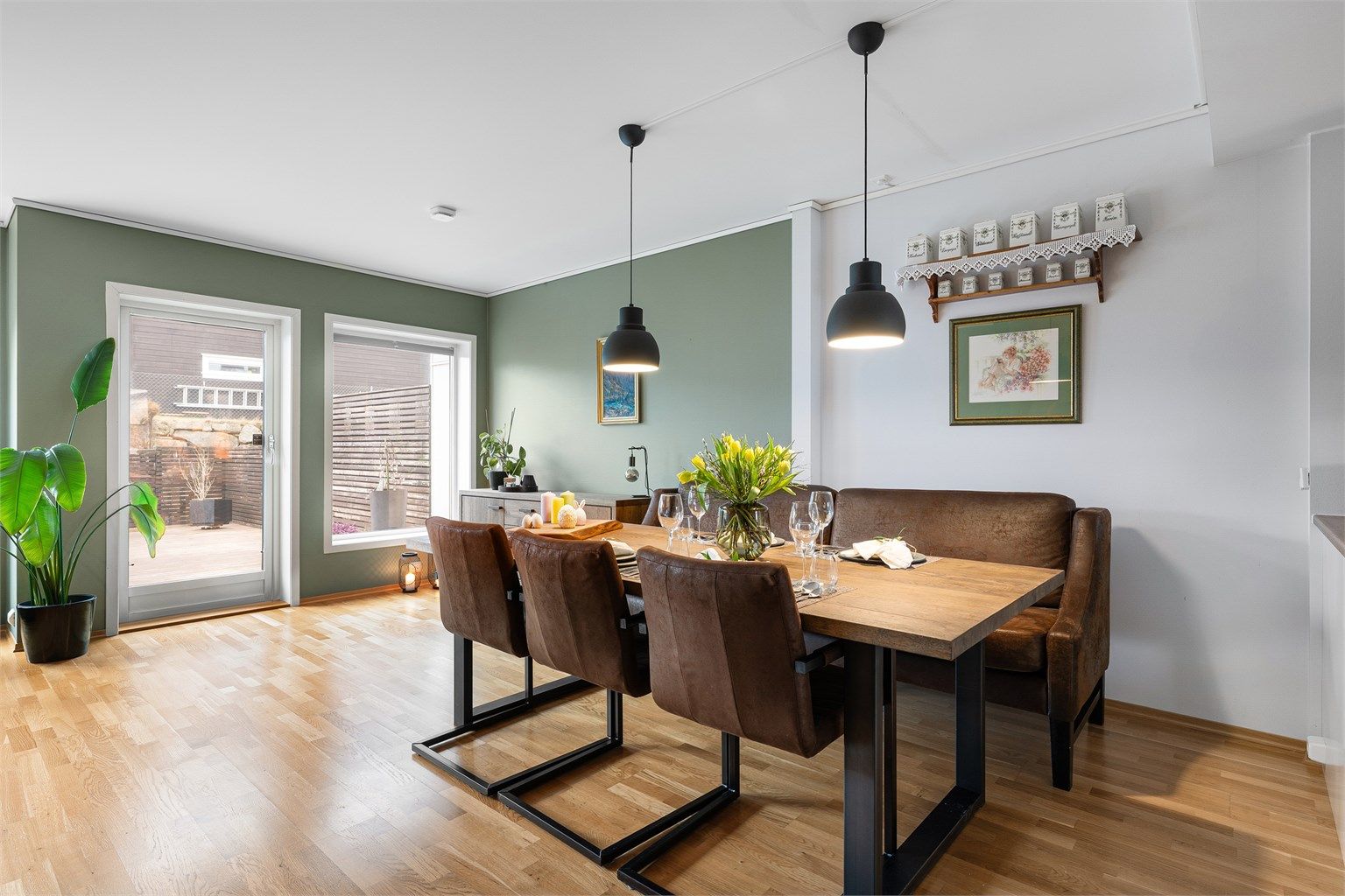 Åpen stue/kjøkken løsning i stue. 