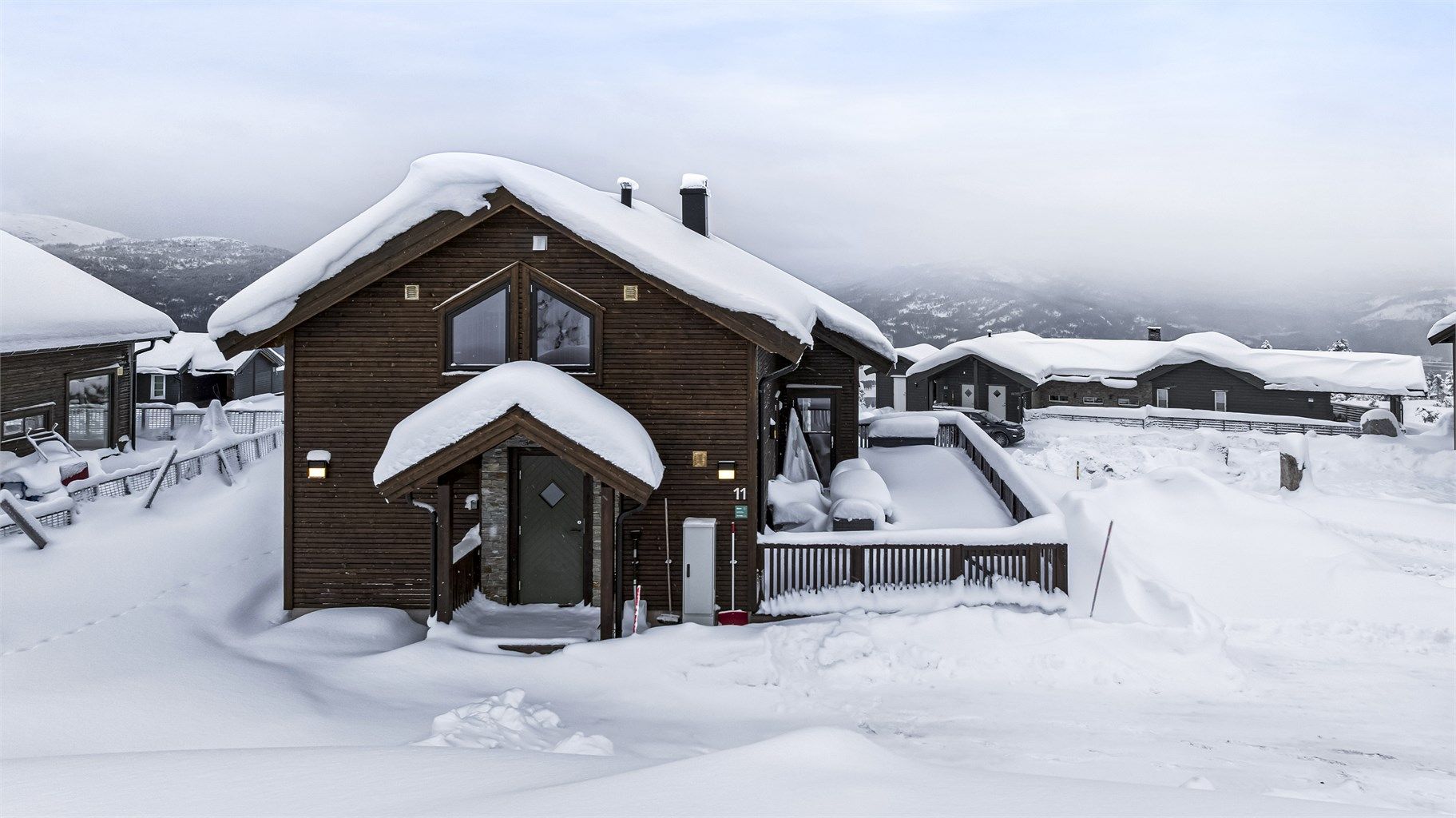 Deilig terrasse, som også er flott med bålpanne på denne årstiden