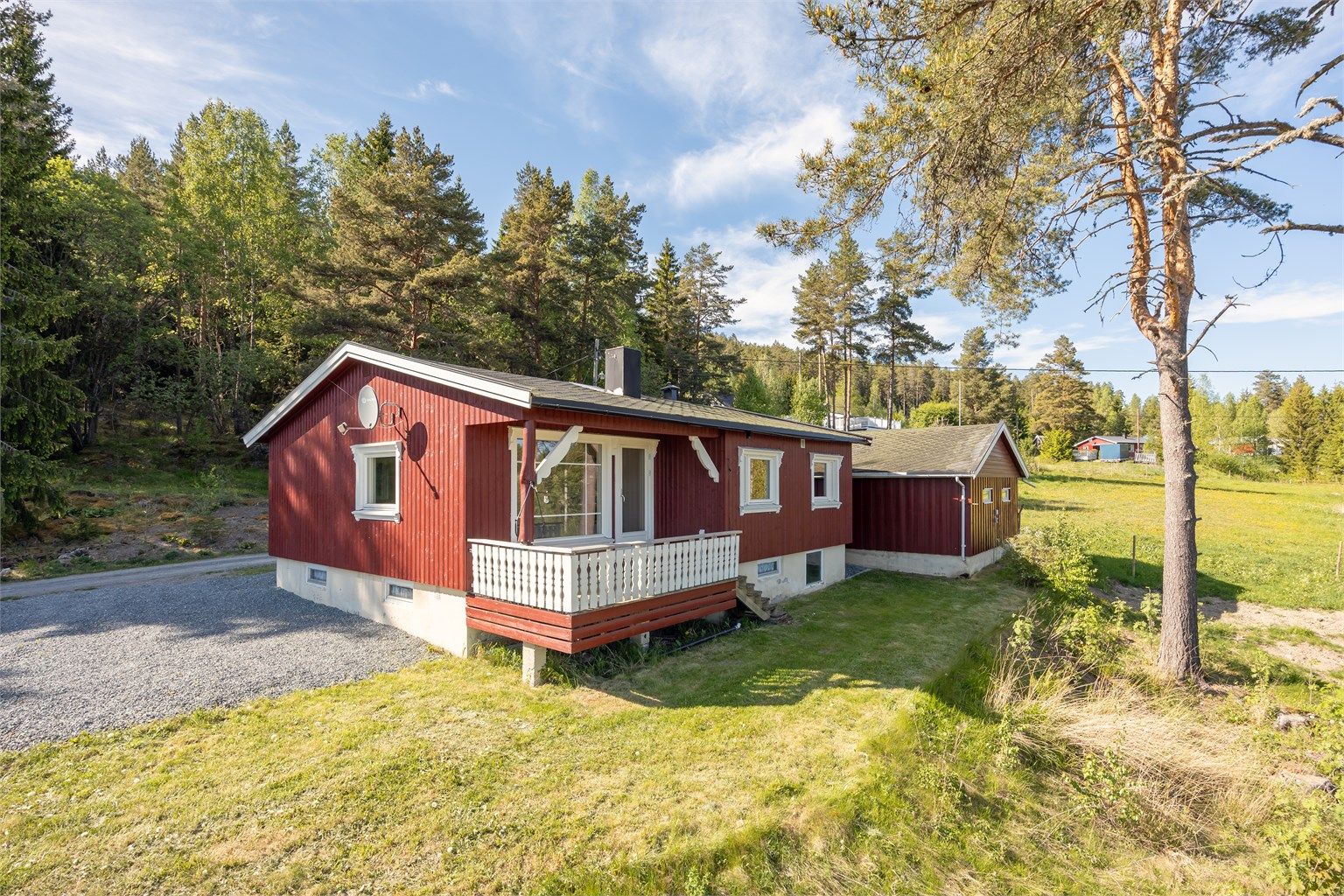 Med skogsområde rett utenfor veggen er det rike muligheter for friluftsliv og turer.