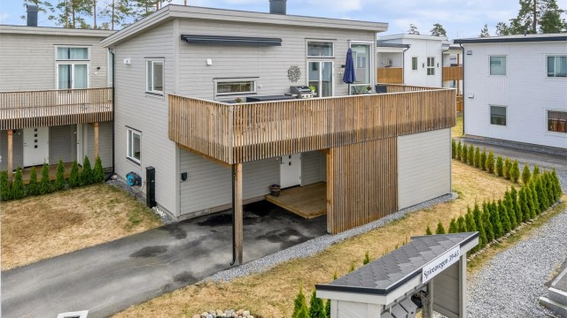 Velkommen til Spireavegen 39. En moderne enebolig i kjede beliggende på barnevennlige Fjellfoten. (Foto: Morten Eriksen).