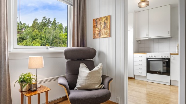 Leiligheten består hovedsakelig av innvendige lettvegger. En kan se på muligheter for endring av planløsning etter behov