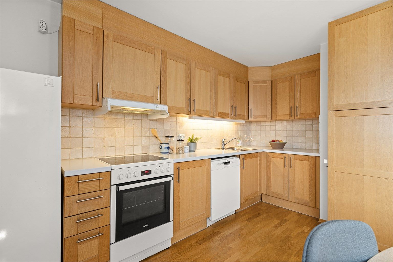 Rikelig med skapplass og gode arbeidsflater