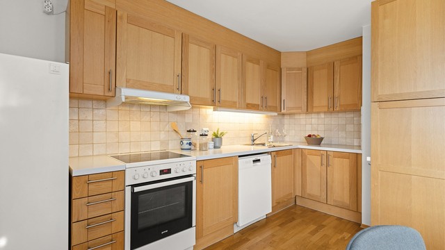 Rikelig med skapplass og gode arbeidsflater