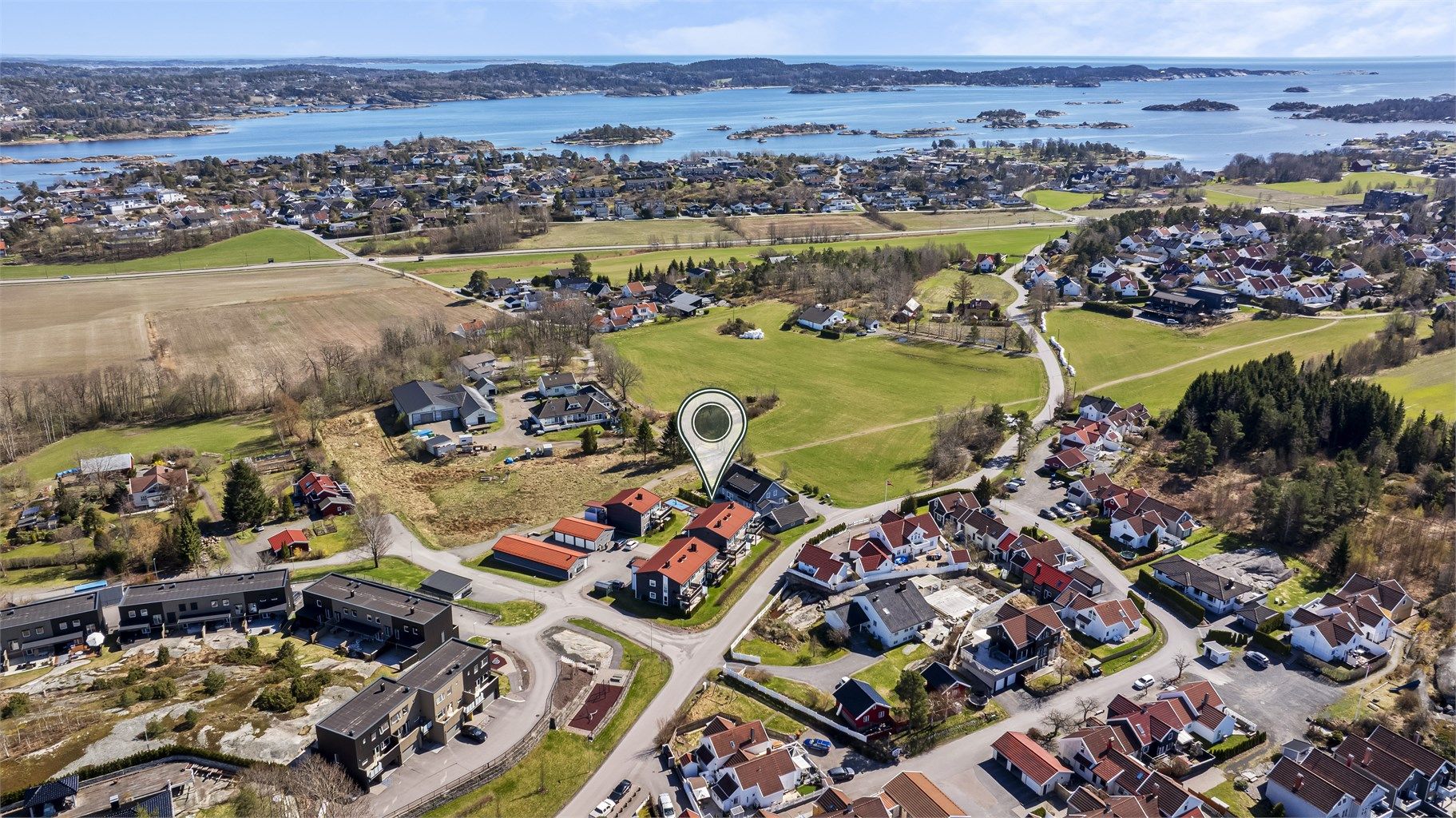 Fra Kiserød er det kort vei til idylliske Granholmen med badestrand, matservering og helårsåpen badstue. Marumskogen med sine flotte turområder ligger også i nærheten.