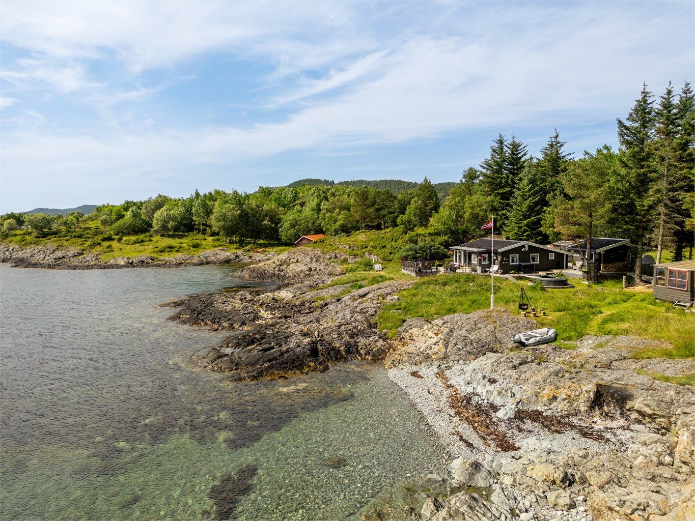 Tar du kjøreturen litt lengre, kan Brygga på Ansnes og Knarrlagsund by på særdeles hyggelige spisesteder med god mat basert på tradisjonelle oppskrifter. 
