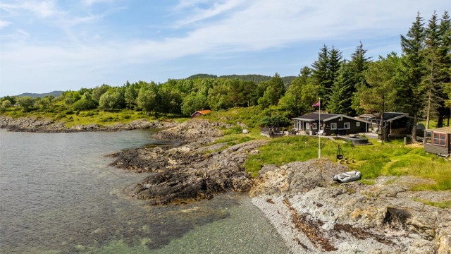 Tar du kjøreturen litt lengre, kan Brygga på Ansnes og Knarrlagsund by på særdeles hyggelige spisesteder med god mat basert på tradisjonelle oppskrifter.