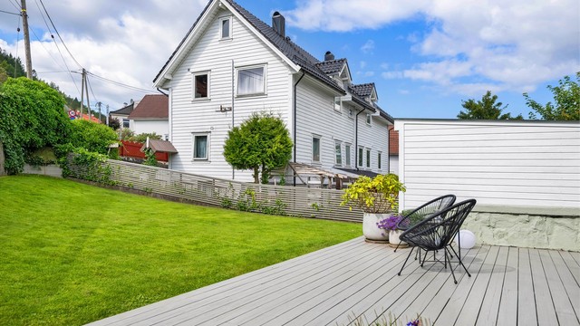 Leiligheten disponerer to boder for ekstra lagring, en utvendig og en på loftet på hele 9,5 kvm.