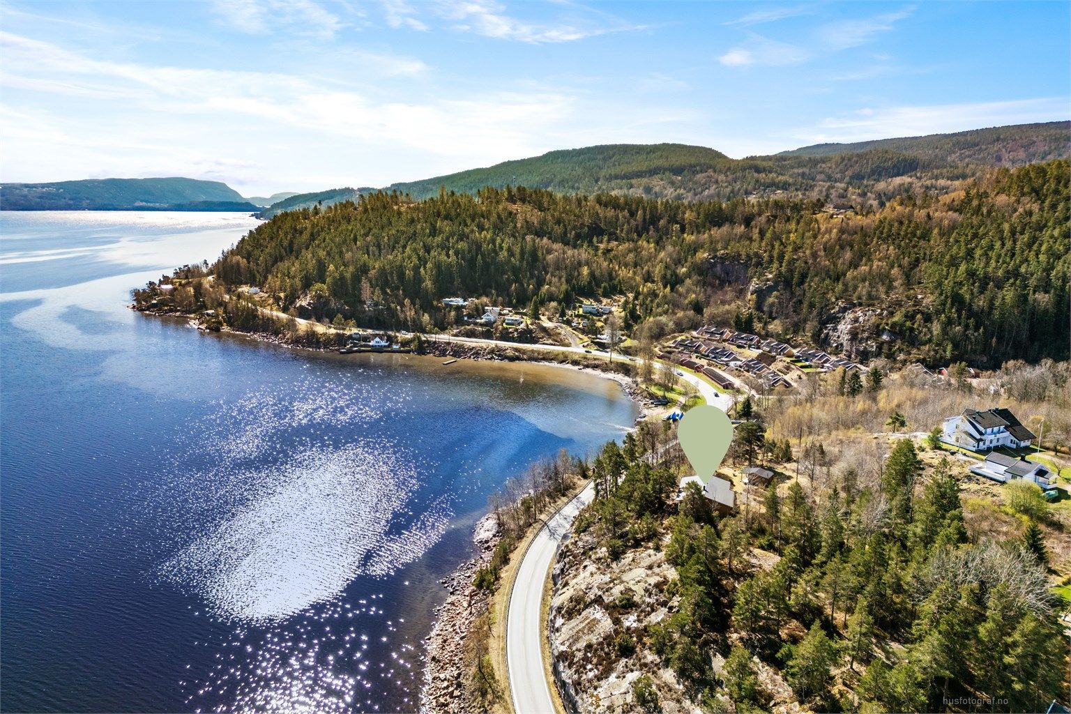 Eiendommen strekker seg over en stor naturtomt på mer enn 6,8 mål, som gir en usjenert og privat atmosfære.
Foto: Haiman Askari
