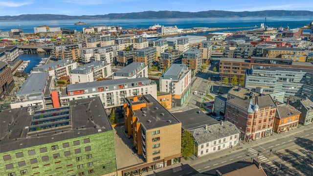 For deg som sykler, finnes det gode gang- og sykkelveier som gjør det enkelt å komme seg rundt i Trondheim. For tur- og friluftsinteresserte er Ladestien et naturlig valg.