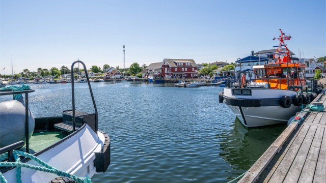 Hyggelige restauranter og isbar på Hvasser, samt mange hyggelige strand- og badeområder.