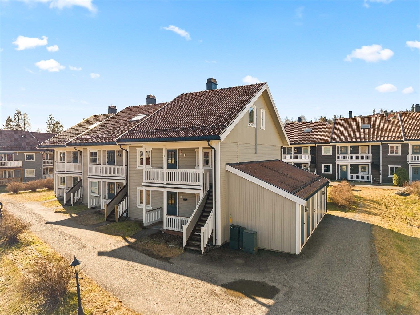 Leiligheten er en del av et etablert og rolig boligområde på Neskollen