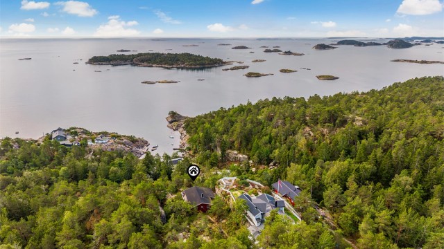 Fine turstier i umiddelbar nærhet og kort avstand til sjøen.