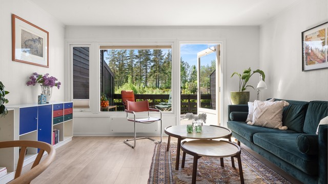 Stue med plissegardiner tilpasset på mål