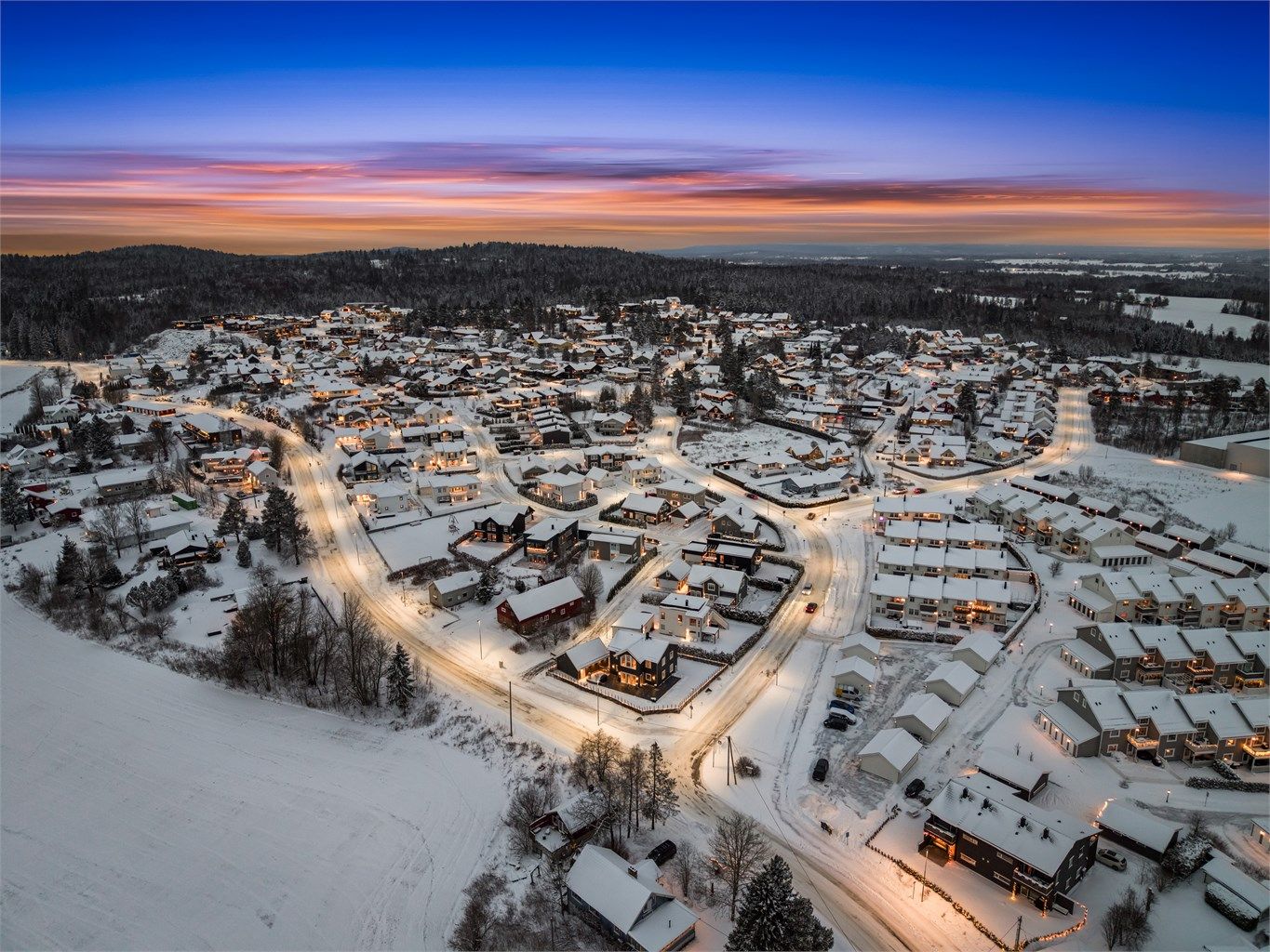 Eiendommen har en svært barnevennlig beliggenhet på Borgen, kun få minutter utenfor Kløfta sentrum.