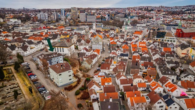 Leiligheten er beliggende meget sentralt på Storhaug, med umiddelbar nærhet til Stavanger sentrum og Pedersgata.