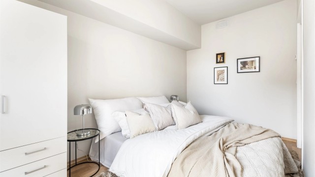 Soverommet har egen termostat som muliggjør separat temperaturinnstilling av den vannbårne gulvvarmen.