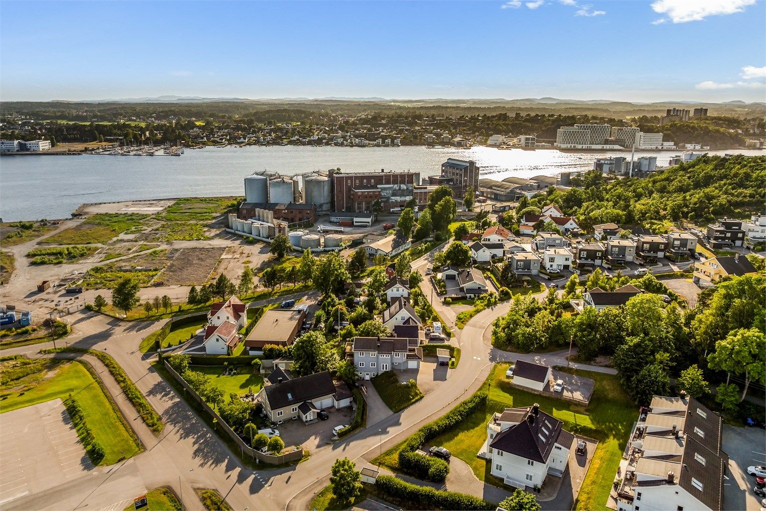 Sandefjord sentrum nås på få minutter med bil.