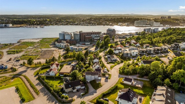 Sandefjord sentrum nås på få minutter med bil.