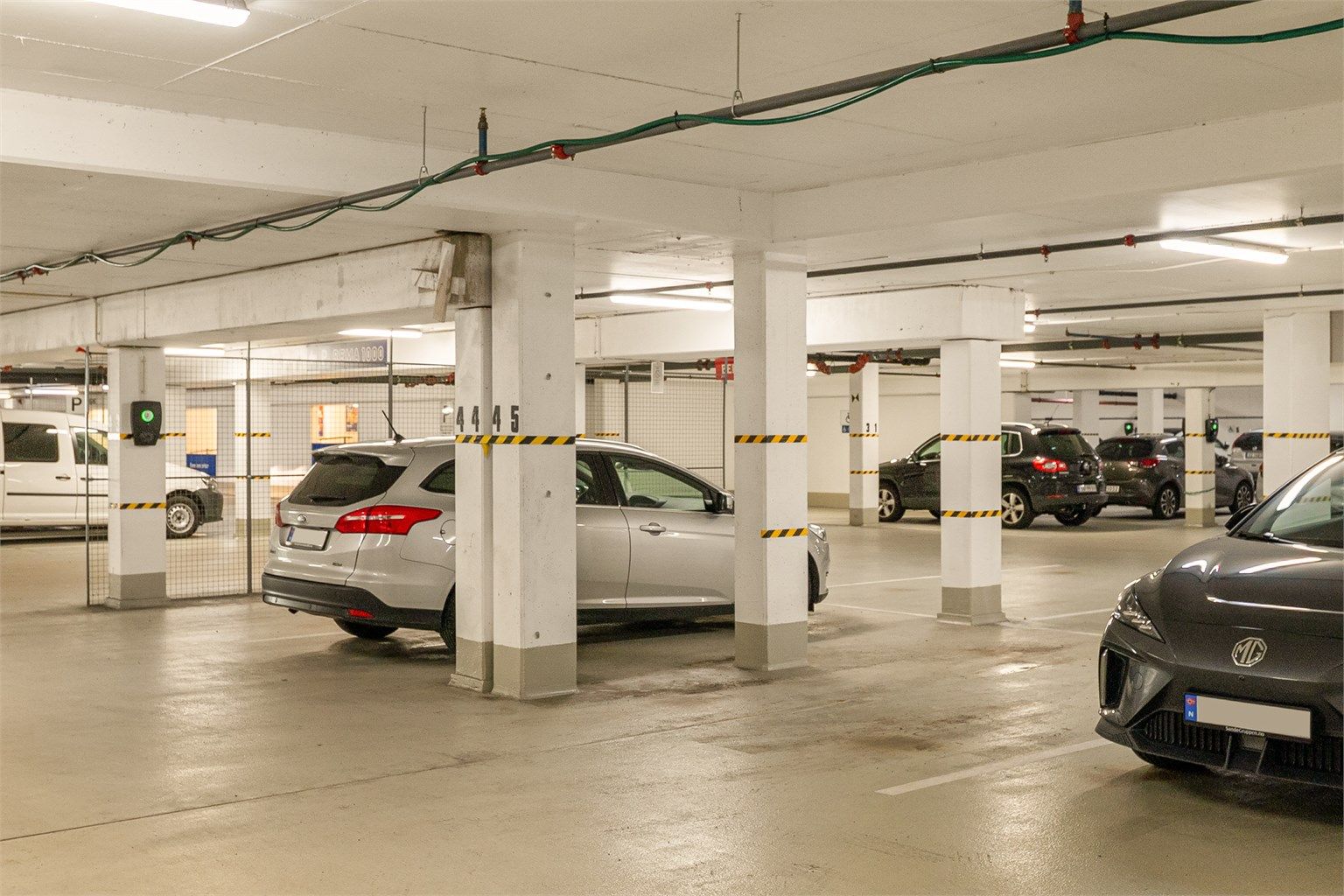 - Tilhørende garasjeplass nr. 45, her kan det påkostes lader for elbil om man har behov for det -