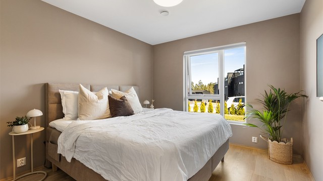 Hovedsoverommet i første etasjen med god plass til dobbeltseng.