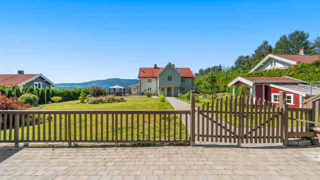 Velkommen til fantastiske Røysiåsen 42 B - En eiendom for den som setter pris på det historiske