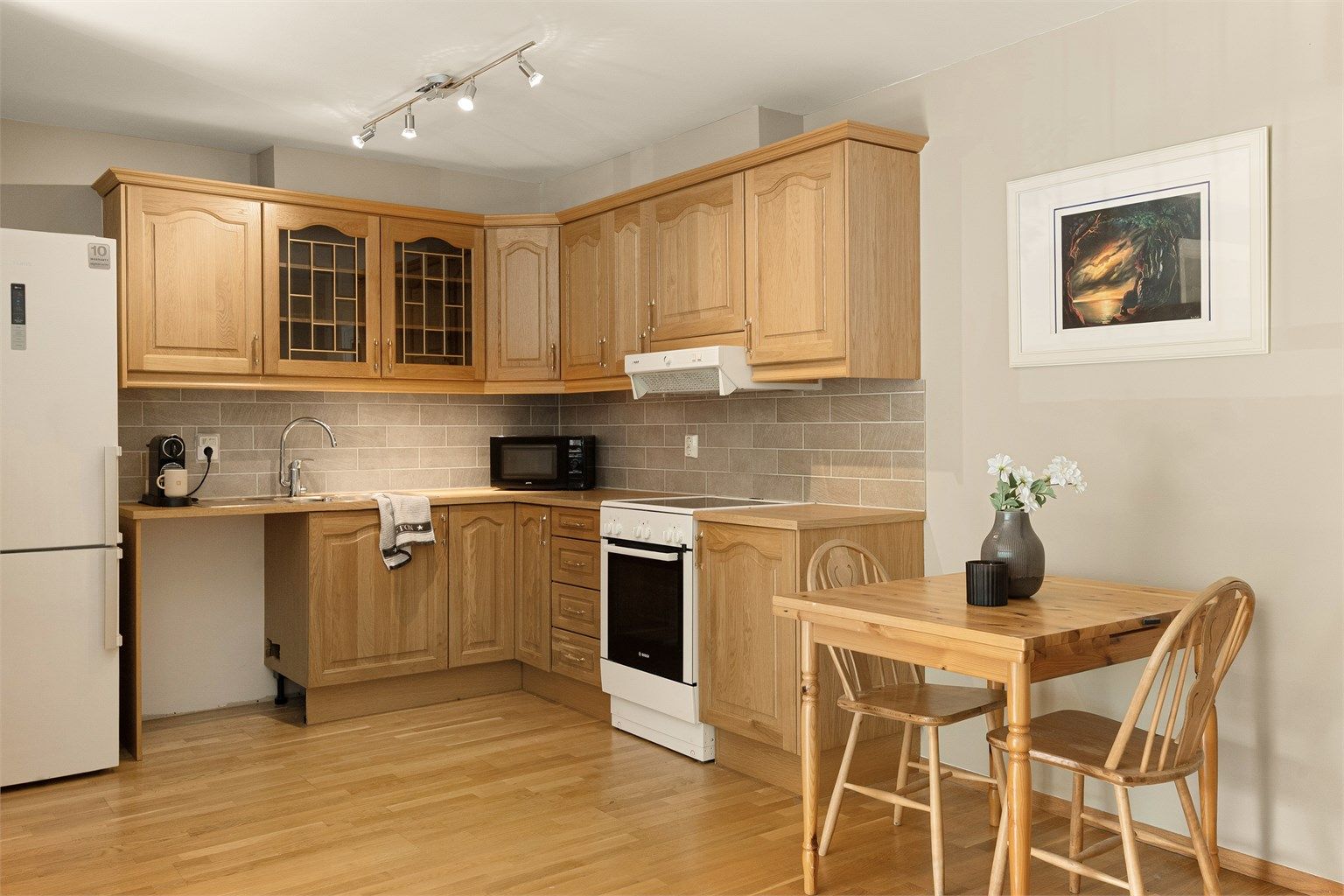 - Lyst kjøkken fra byggeår -