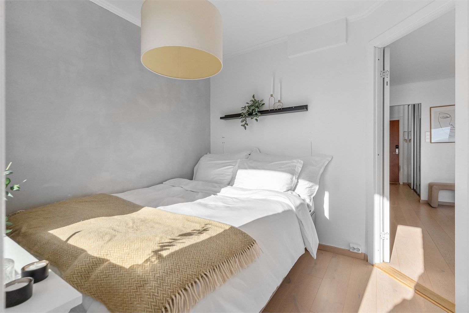 Leiligheten består hovedsakelig av innvendige lettvegger hvor det er enkelt å endre planløsningen etter eget ønske