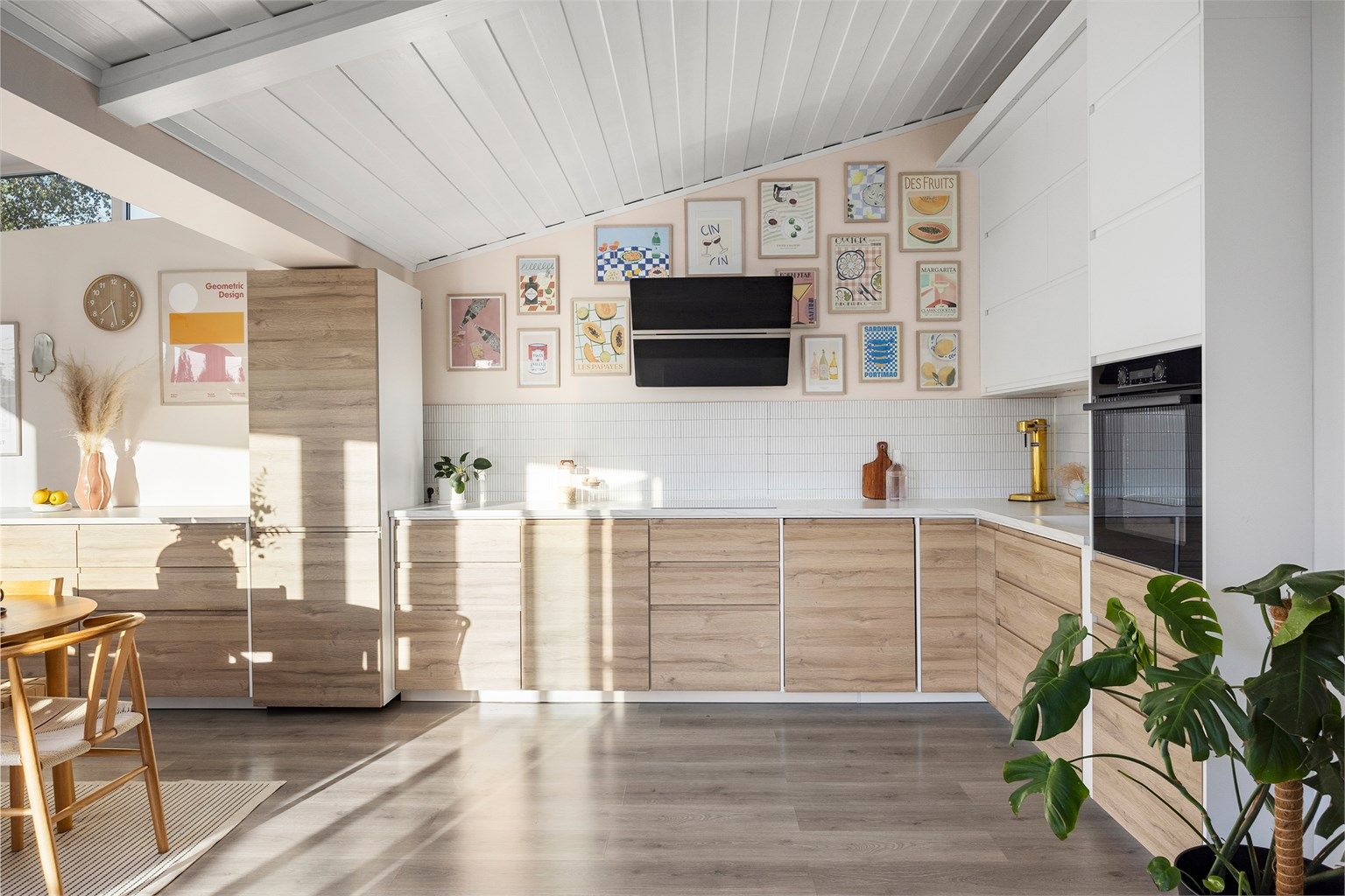 Kjøkken fra 2018 (fliser og fronter fra 2023) 