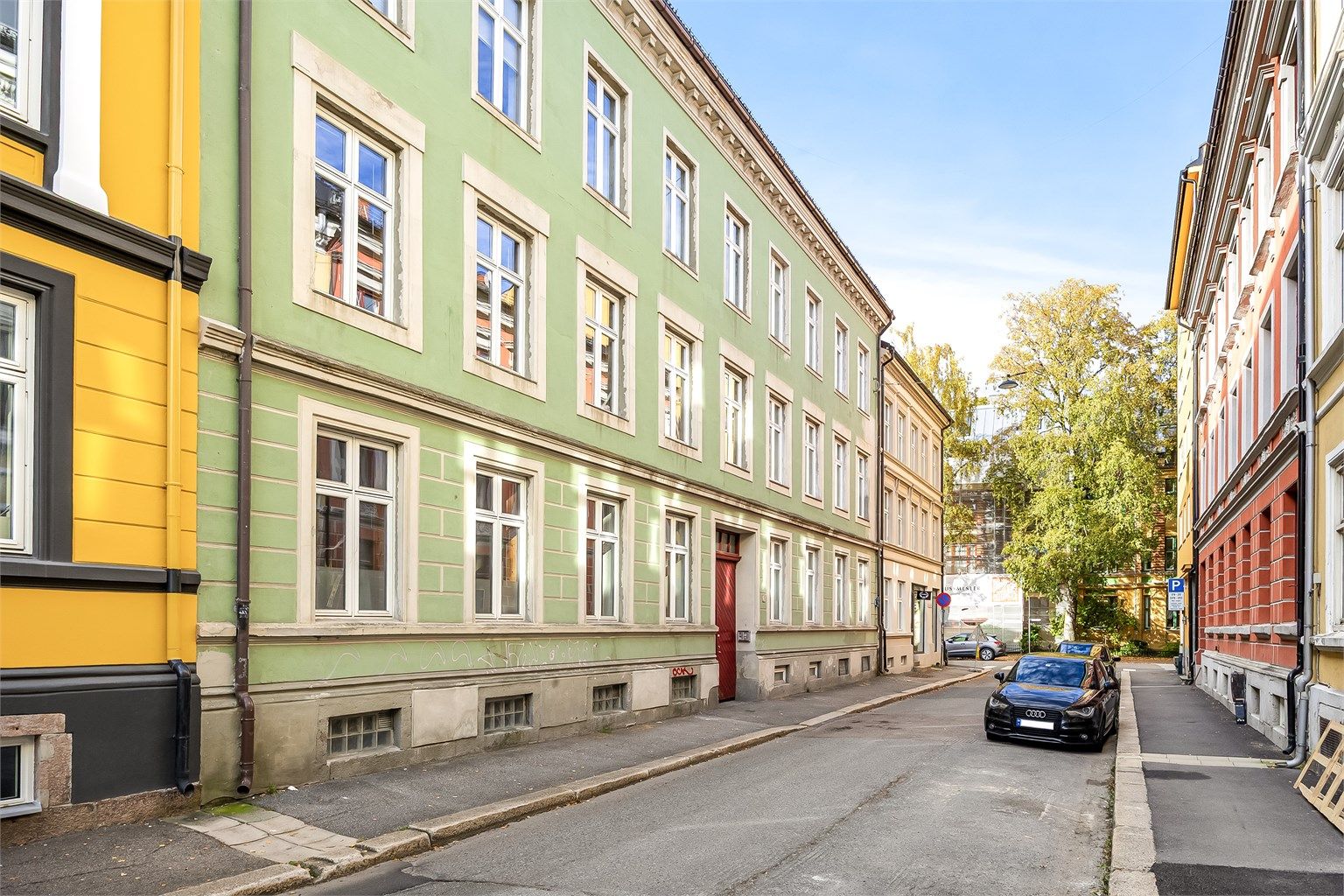 Fasade fra gaten. 
