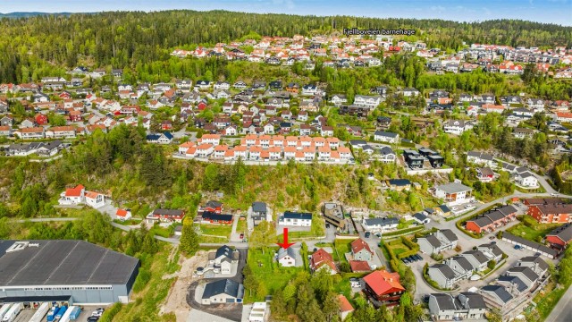 For barnefamilier er det gangavstand til flere barnehager, inkludert Fjellboveien og Sorknes.