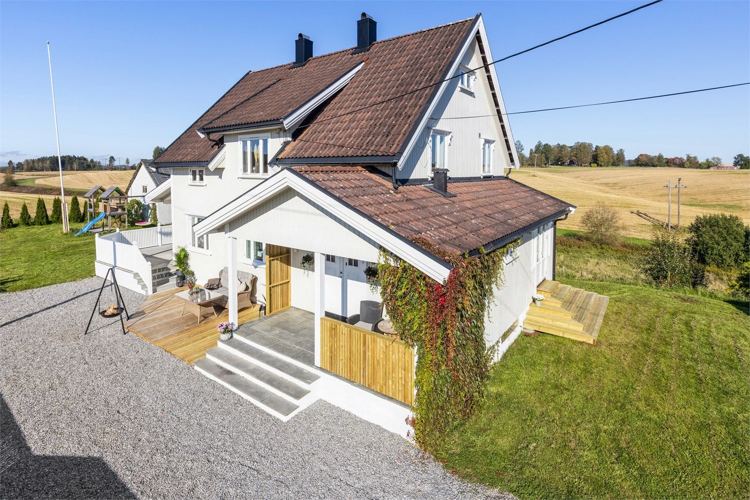 Fint beliggende enebolig i vakre landlige omgivelser, ca. 5 minutters kjøring fra Skiptvet sentrum