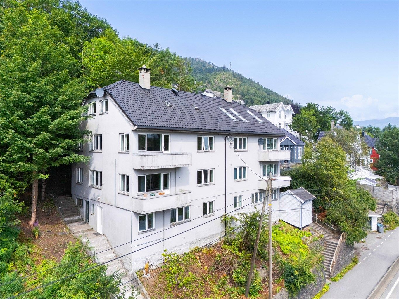 Velkommen til Fjøsangerveien 183A presentert av Eiendomsmegler Krogsveen v/ Thomas Hauge. 