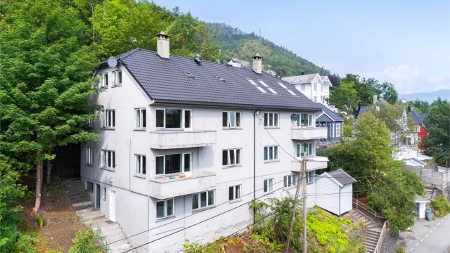 Velkommen til Fjøsangerveien 183A presentert av Eiendomsmegler Krogsveen v/ Thomas Hauge.