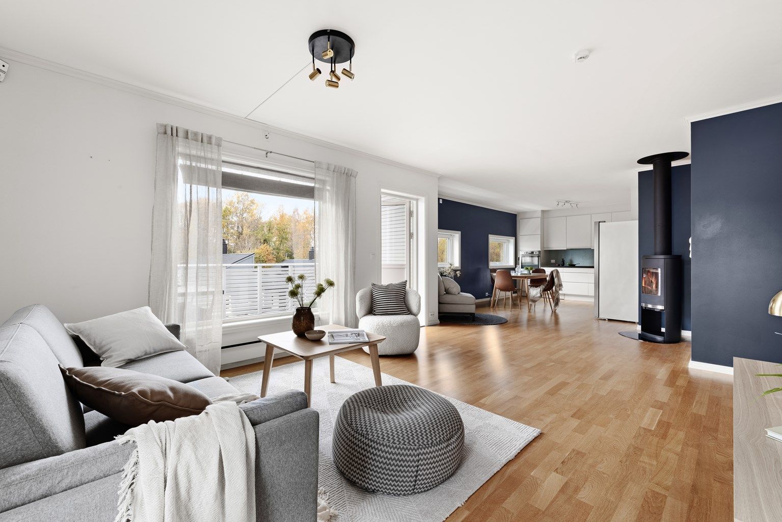 Leilighetens interne bruksareal på hele 100 kvm. er effektivt disponert i en praktisk utformet romløsning.