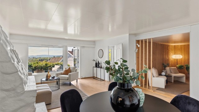 Velkommen til Betzy Kjelsbergs vei 17 C, en romslig selveier med oppussingsbehov. Stor solrik uteplass