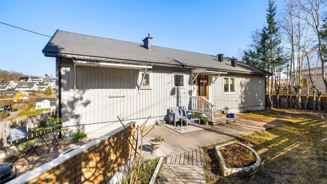 Rognerudveien 12 eller A og B.