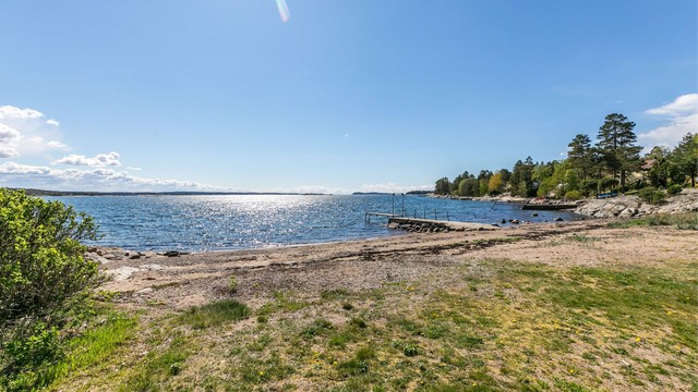 I og omkring Larkollen finnes et stort antall fantastiske badestrender, de fleste i sykkelavstand fra Tollefsrødveien.