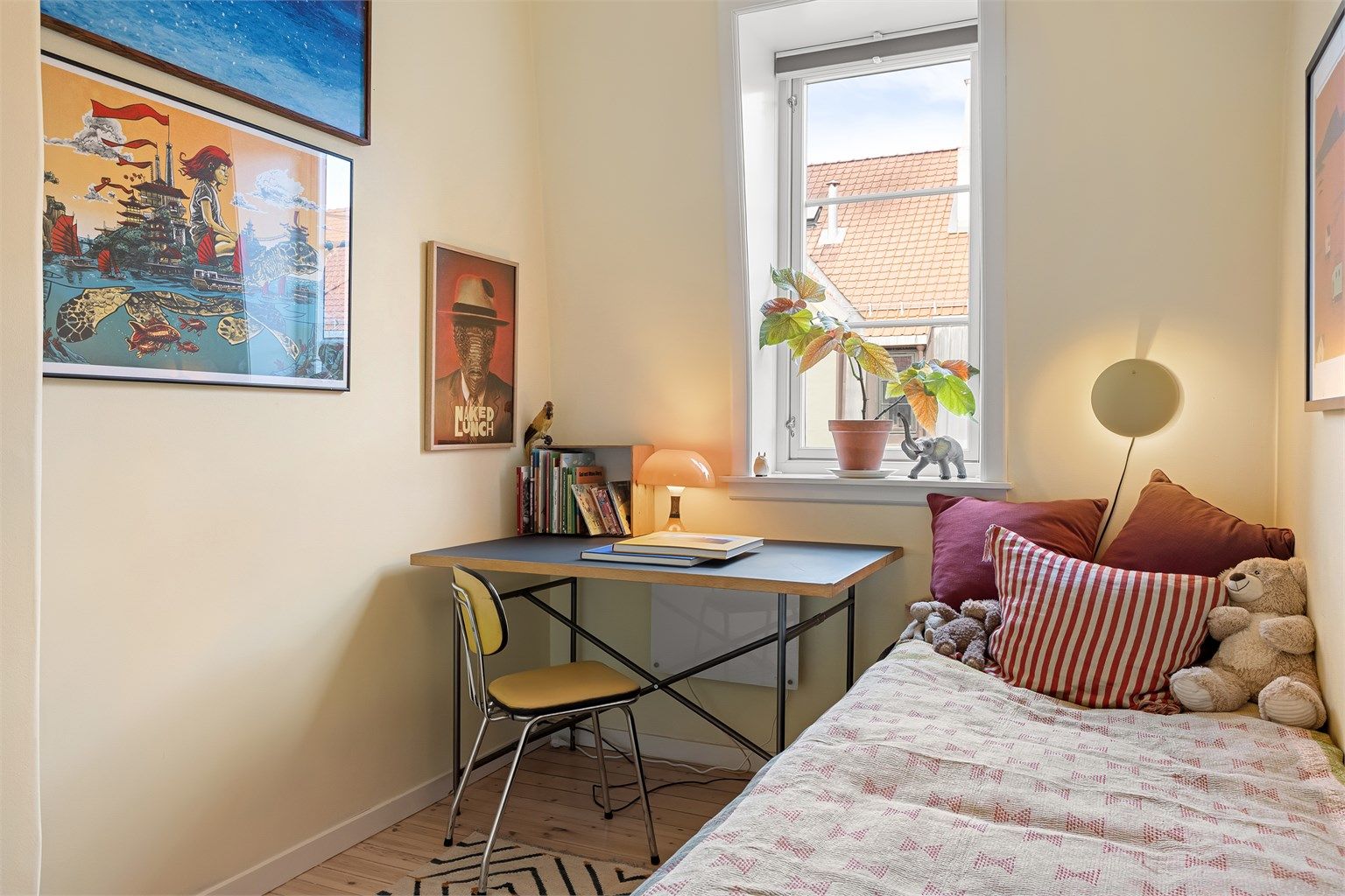 Soverom 2 har også fin størrelse og egner seg godt som barnerom eller gjesterom/kontor