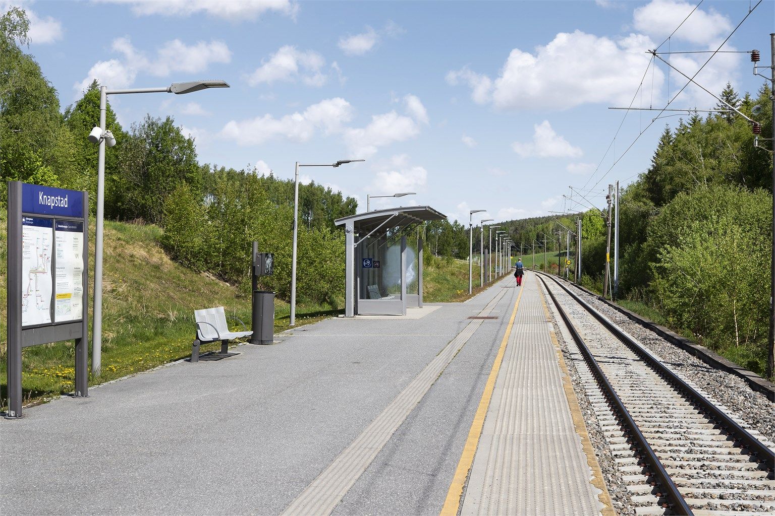 Fra Knapstad stasjon tar toget deg til Oslo S på rundt 35 minutter.